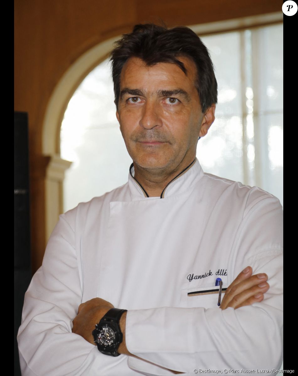 Yannick Alléno - La région île de France et le comité régional du tourisme Paris île de France présentent leur nouvelle édition sur la gastronomie Francilienne, "Etude de marchés, les parcours de la gastronomie en île de France" au Pavillon Ledoyen à Paris le 19 septembre 2017. © Marc Ausset- Lacroix/Bestimage