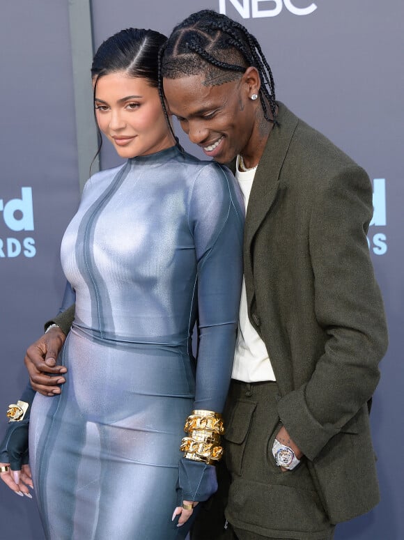 Kylie Jenner, Travis Scott au photocall de la soirée des "Billboard Music Awards 2022" à Los Angeles, le 15 mai 2022.  2022 Billboard Music Awards evening photocall in Los Angeles, May 15, 2022. 