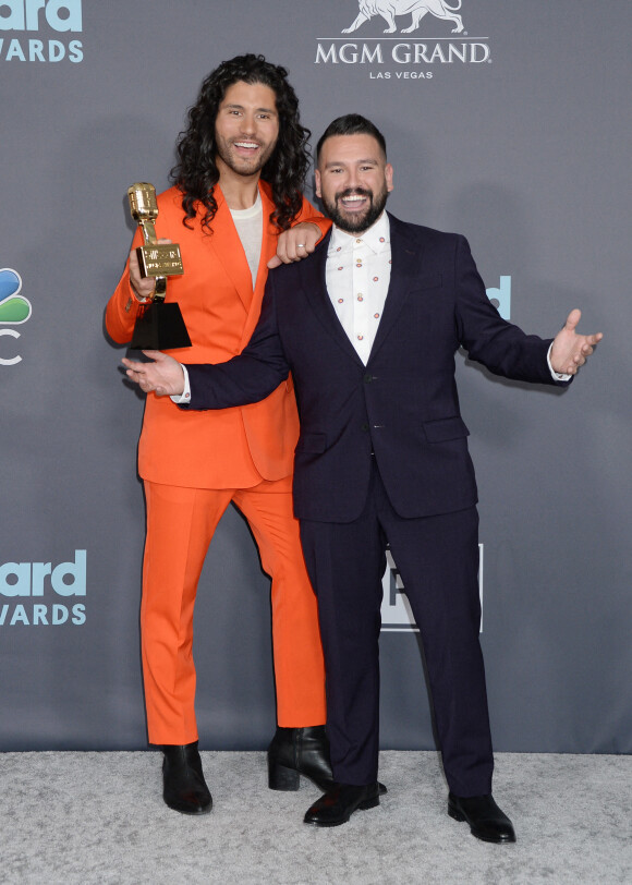 Dan + Shay - Dan Smyers et Shay Mooney au photocall de la soirée des "Billboard Music Awards 2022" à Los Angeles, le 15 mai 2022.