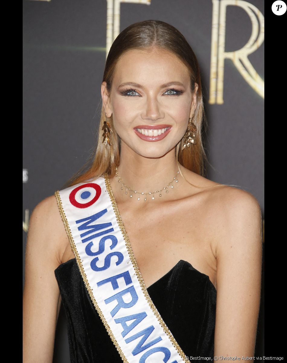 Amandine Petit (Miss France 2021) - Avant première du film Marvel "Les Eternels" au Grand Rex à Paris le 2 novembre 2021. © Christophe Aubert via Bestimage