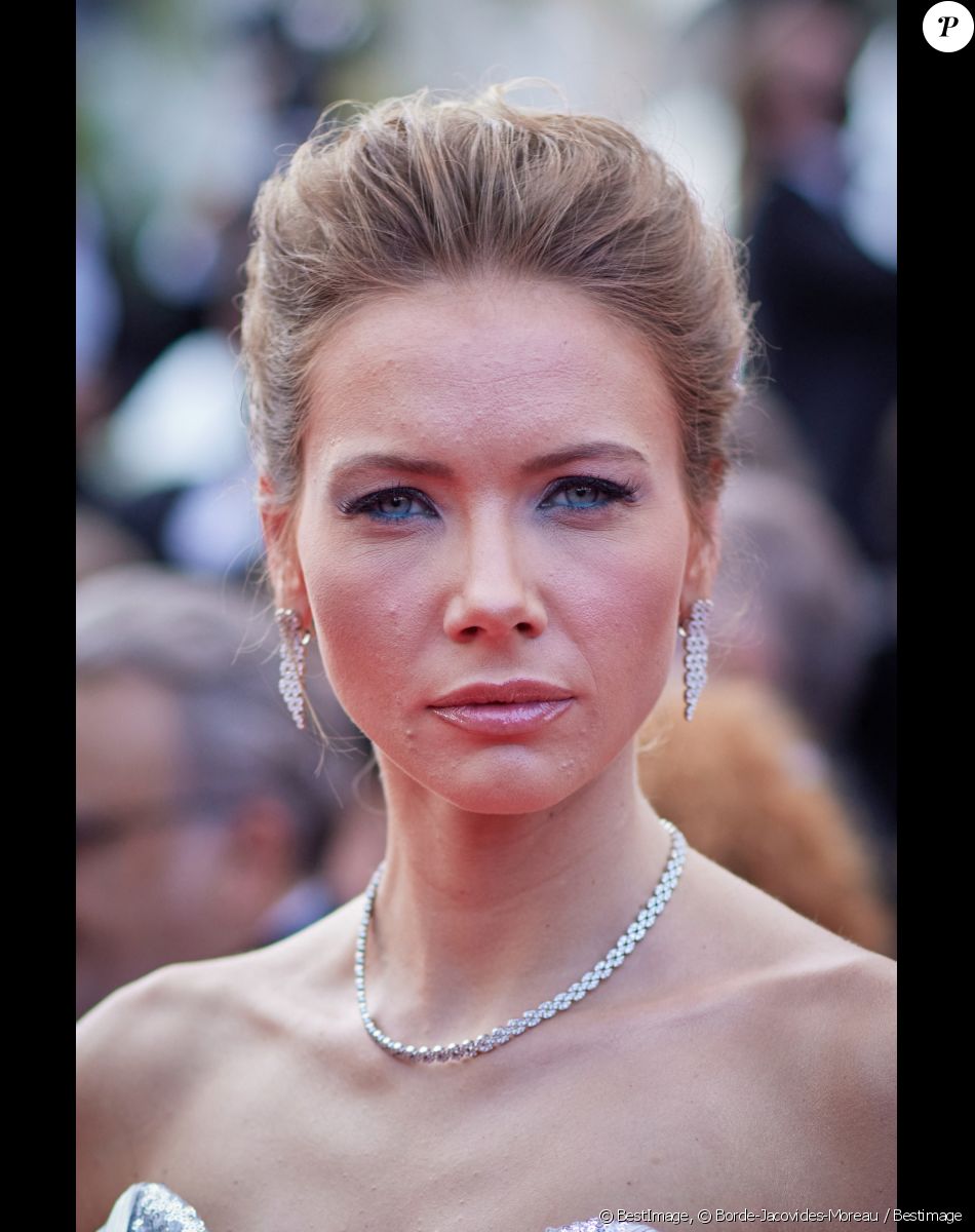 Amandine Petit (Miss France 2021) - Montée des marches du film " Annette " lors de la cérémonie d'ouverture du 74ème Festival International du Film de Cannes. Le 6 juillet 2021 © Borde-Jacovides-Moreau / Bestimage