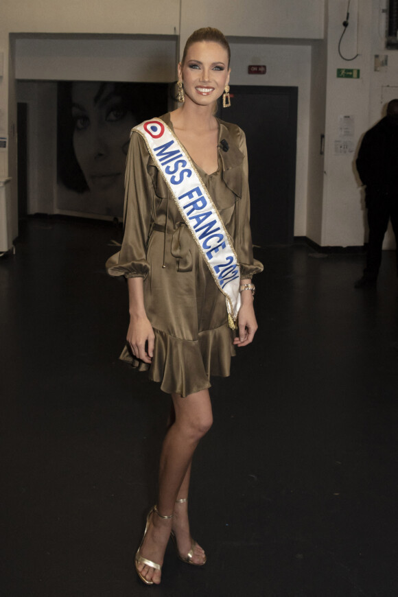 Exclusif - Amandine Petit (Miss France 2021) - Backstage de l'enregistrement de l'émission "A Prendre ou A Laisser (APOAL)", présentée par C.Hanouna et diffusée en direct le 26 janvier sur C8 © Jack Tribeca / Bestimage 