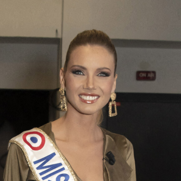 Exclusif - Amandine Petit (Miss France 2021) - Backstage de l'enregistrement de l'émission "A Prendre ou A Laisser (APOAL)", présentée par C.Hanouna et diffusée en direct le 26 janvier sur C8 © Jack Tribeca / Bestimage 