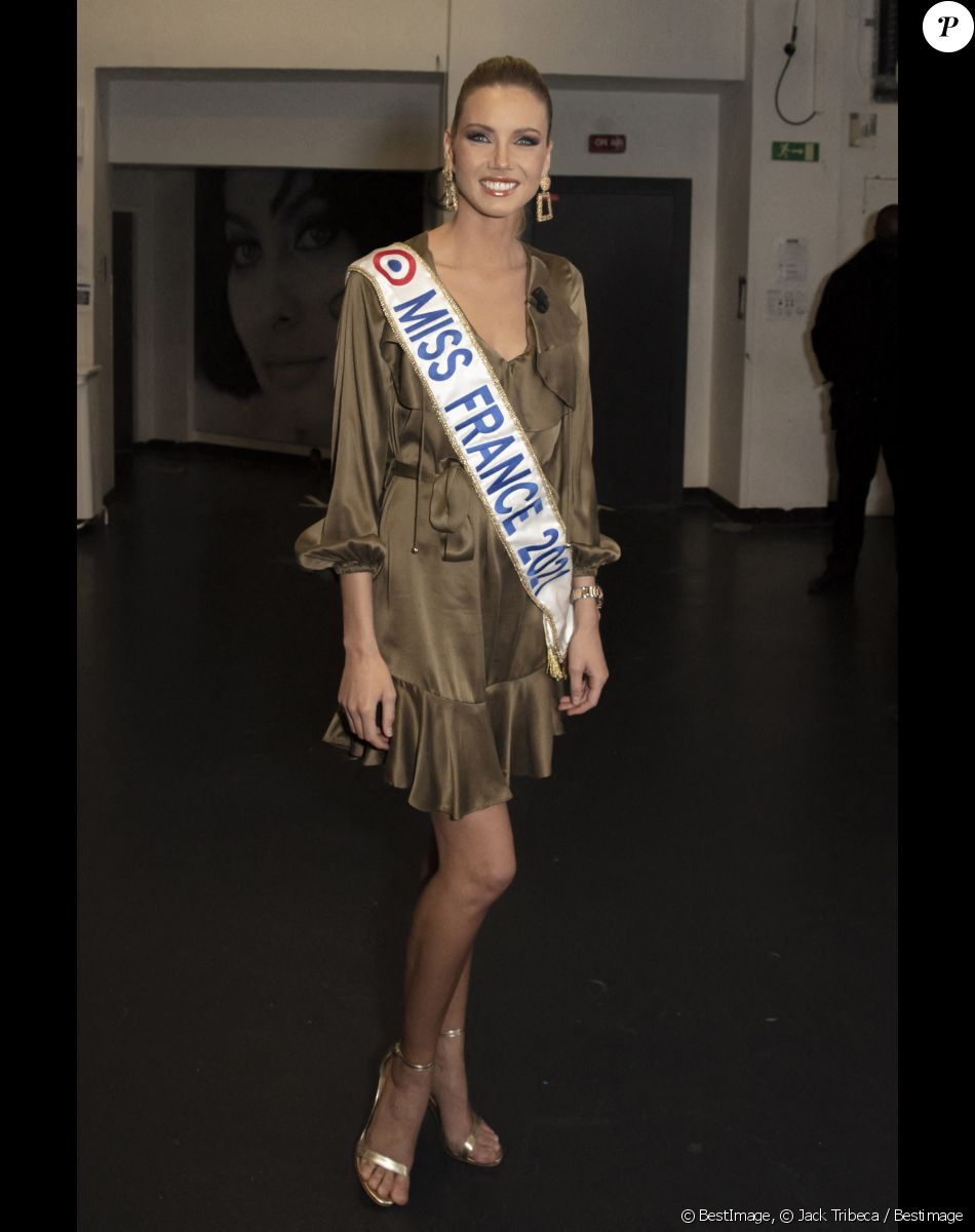 Exclusif - Amandine Petit (Miss France 2021) - Backstage de l'enregistrement de l'émission "A Prendre ou A Laisser (APOAL)", présentée par C.Hanouna et diffusée en direct le 26 janvier sur C8 © Jack Tribeca / Bestimage