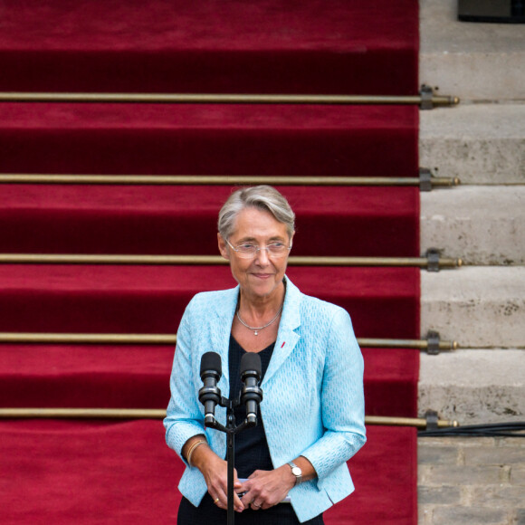 Passation de pouvoirs entre l'ancien Premier ministre français, Jean Castex et à la nouvelle Première ministre française, Elisabeth Borne à l Hôtel de Matignon à Paris, France, le 16 mai 2022