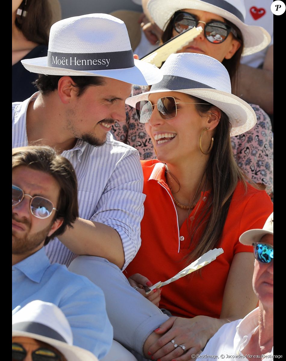 Laury Thilleman (Miss France 2011) et son compagnon le chef cuisinier Juan Arbelaez dans les tribunes lors des internationaux de tennis de Roland Garros à Paris, France, le 1er juin 2019. © Jacovides-Moreau/Bestimage