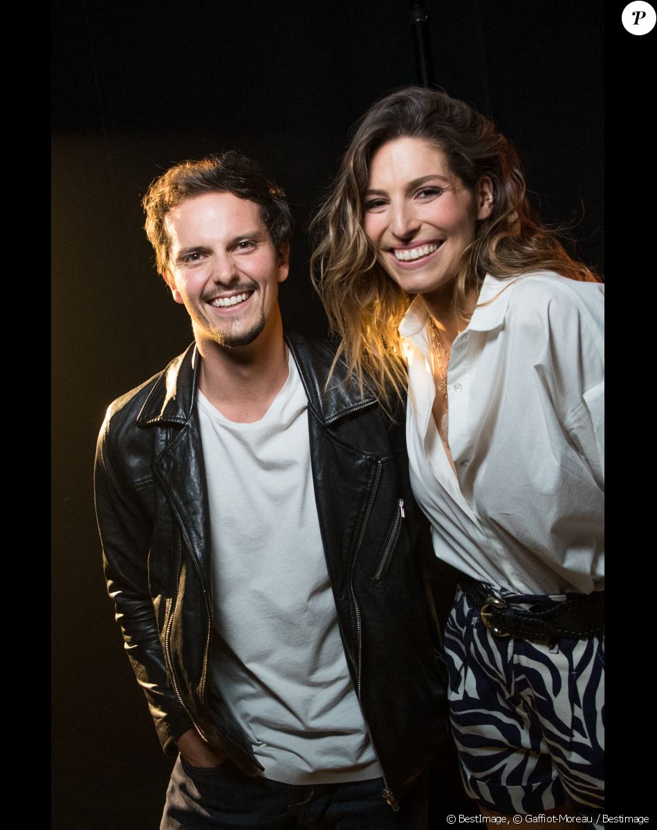 Exclusif - Laury Thilleman et son mari Juan Arbelaez - Backstage - Enregistrement de l'émission "La Chanson secrète 9" à la Seine musicale à Paris, diffusée le 27 novembre sur TF1 à 21h05 Après le succès des précédentes éditions, " LA CHANSON SECRETE ", présentée par N.Aliagas et produite par DMLS TV, revient sur TF1. 10 artistes ne savent rien de ce qui va se passer pour eux ! Ils ont accepté de jouer le jeu, de se laisser totalement surprendre, émouvoir, parfois même déstabiliser car ils vont découvrir en même temps que les téléspectateurs une surprise : une chanson qui leur est chère revisitée et réinterprétée par un artiste. Des mises en scène spectaculaires au service de l'émotion... Et des émotions fortes pour l'artiste assis dans le fauteuil grâce à la venue sur le plateau de proches et d'invités inattendus. Les téléspectateurs seront aux premières loges pour vivre ces moments d'intimité musicale rare. Avec une surprise faite à un couple d'artistes et un anniversaire surprise sur le plateau pour l'un des invités. © Gaffiot-Moreau / Bestimage