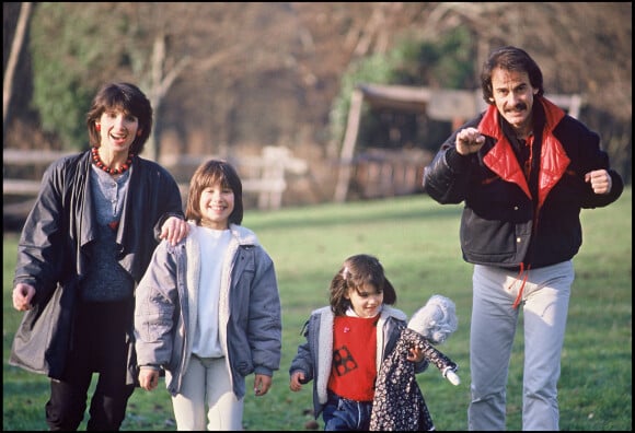 Archives - Michel Fugain avec Stéphanie, Laurette et Marie en 1983