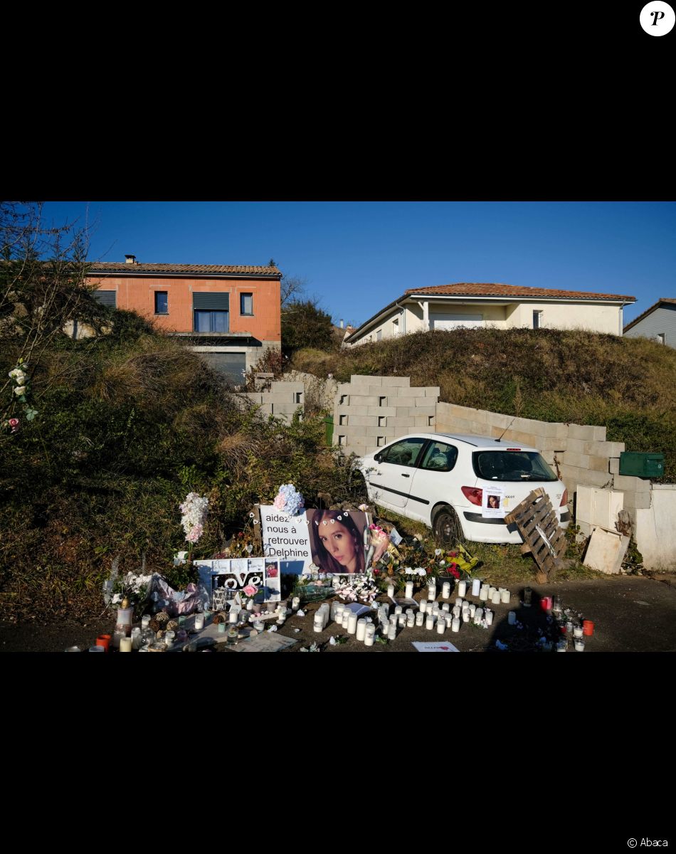 A Cagnac-les-Mines (Tarn), les proches de Delphine Jubillar lui rendent hommage le 19 décembre 2021, soit un an après sa disparition