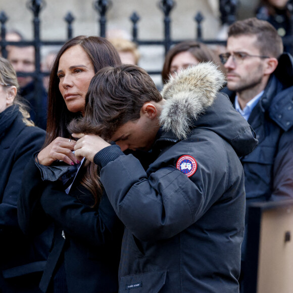 Nathalie Marquay et son fils Tom - La famille de Jean-Pierre Pernaut à la sortie des obsèques en la Basilique Sainte-Clotilde à Paris le 9 mars 2022. © Cyril Moreau/Bestimage