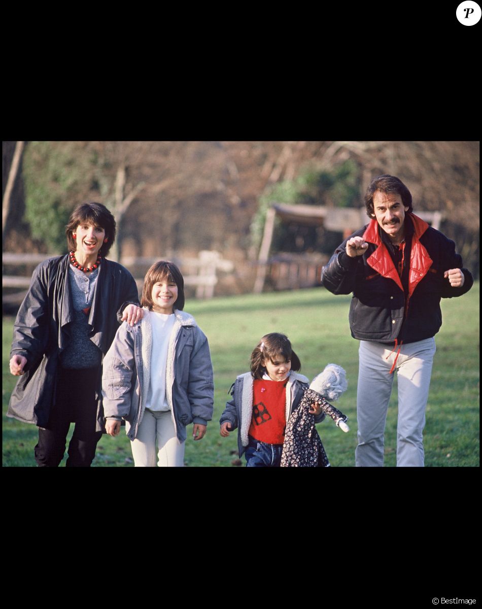 Archives - Michel Fugain avec Stéphanie, Laurette et Marie en 1983