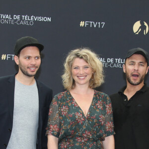 Nathalie Boutefeu, Ali Marhyar, Cécile Bois, Raphaël Lenglet et Yeelem Jappain lors du photocall de "Candice Renoir" lors du 57ème Festival de la télévision de Monté-Carlo le 17 juin 2017. © Denis Guignebourg / Bestimage