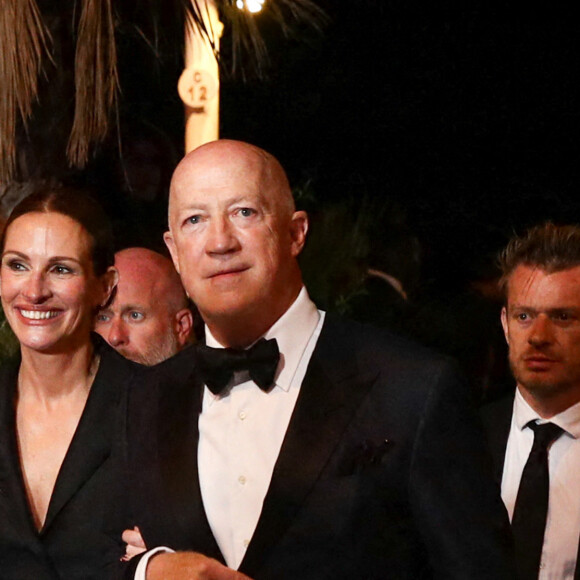 Semi Exclusif - Julia Roberts à la sortie du dîner Chopard (Chopard Trophy) lors du 75ème Festival International du Film de Cannes le 19 mai 2022.