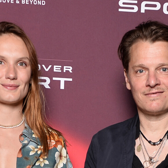 Ana Girardot et Bénabar - Phototocall de la présentation du nouveau Range Rover Sport à Paris le 19 mai 2022. © Veeren/Bestimage 