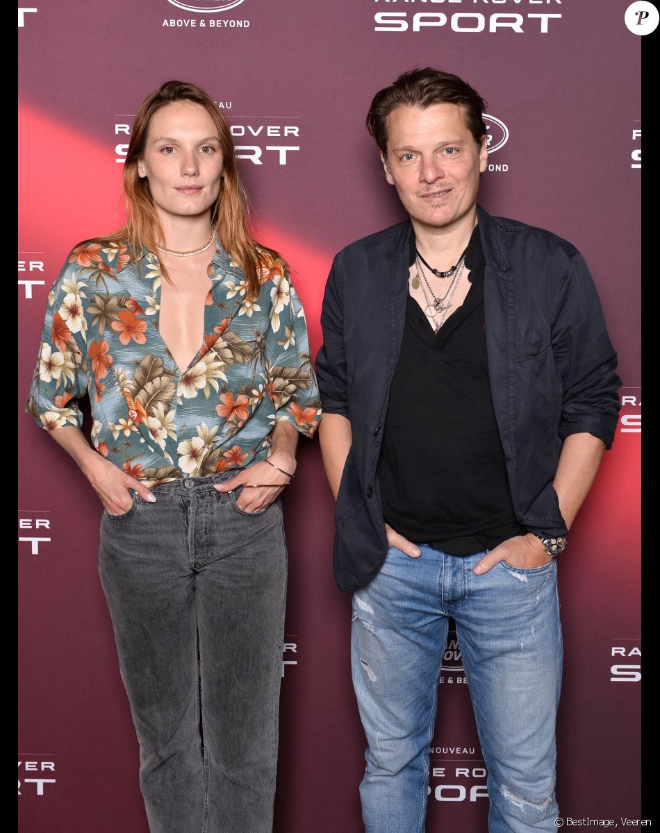 Ana Girardot et Bénabar - Phototocall de la présentation du nouveau Range Rover Sport à Paris le 19 mai 2022. © Veeren/Bestimage
