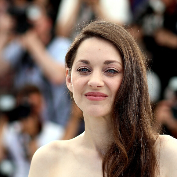 Marion Cotillard au photocall de "Brother And Sister (frère et soeur)" lors du 75ème Festival International du Film de Cannes, le 21 mai 2022. © Dominique Jacovides/Bestimage 