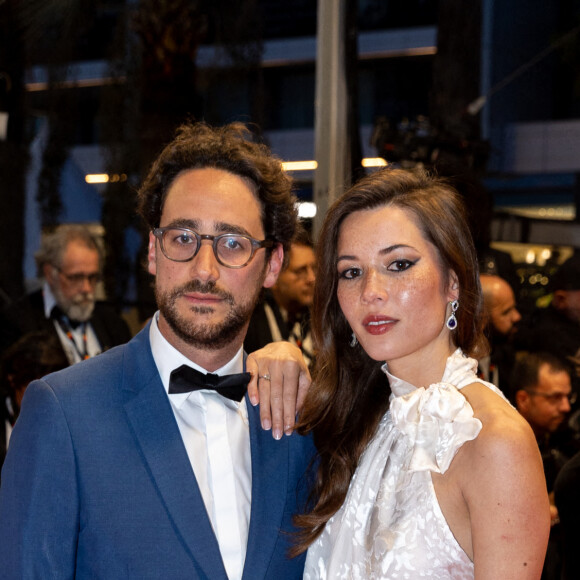 Thomas Hollande, sa femme Emilie Broussouloux - Montée des marches du film "R.M.N." lors du 75ème Festival International du Film de Cannes, le 21 mai 2022. © Cyril Moreau / Bestimage 