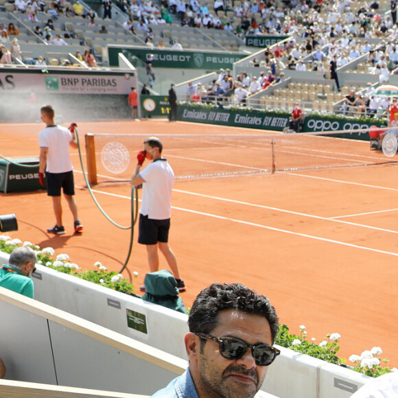 Jamel Debbouze et Marc Ladreit de Lacharrière dans les tribunes des internationaux de France Roland Garros à Paris le 12 juin 2021. © Dominique Jacovides / Bestimage