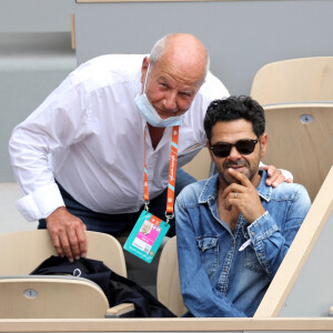 Jamel Debbouze et Marc Ladreit de Lacharrière dans les tribunes des internationaux de France Roland Garros à Paris le 12 juin 2021. © Dominique Jacovides / Bestimage