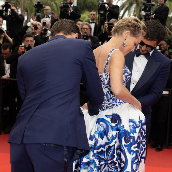 Sam Webb, Sharon Stone, Adam Senn - Montée des marches du film " Les Amandiers " lors du 75ème Festival International du Film de Cannes. Le 22 mai 2022 © Olivier Borde / Bestimage 