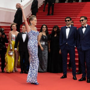 Sam Webb, Sharon Stone, Adam Senn - Montée des marches du film " Les Amandiers " lors du 75ème Festival International du Film de Cannes. Le 22 mai 2022 © Olivier Borde / Bestimage 