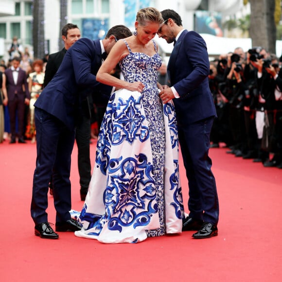 Sharon Stone, Adam Senn, Sam Webb - Montée des marches du film " Les Amandiers " lors du 75ème Festival International du Film de Cannes. Le 22 mai 2022 © Dominique Jacovides / Bestimage