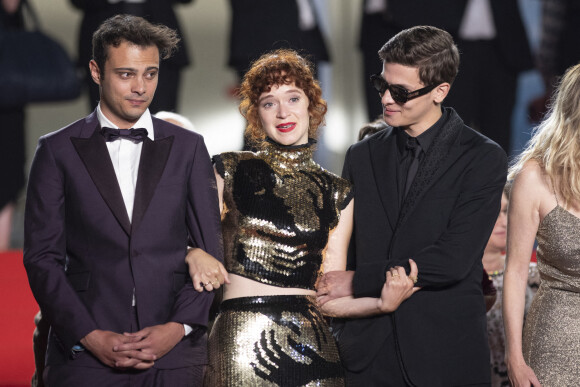 Sofiane Bennacer, Clara Bretheau, Noham Edje - Descente des marches du film "Les Amandiers (Forever Young)" lors du 75ème Festival International du Film de Cannes. Le 22 mai 2022 © Cyril Moreau / Bestimage