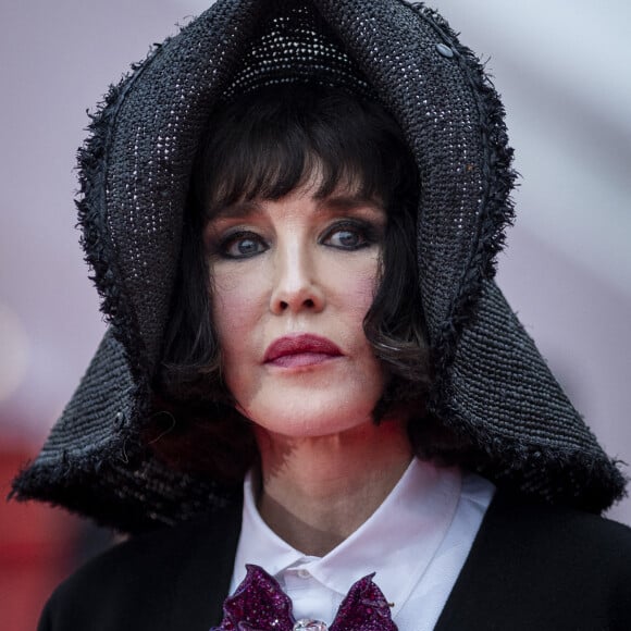 Isabelle Adjani - Montée des marches du film "Les Amandiers" lors du 75e Festival de Cannes. © Cyril Moreau / Bestimage