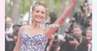 Sharon Stone dans une robe éblouissante et transformable, elle fait le buzz à Cannes