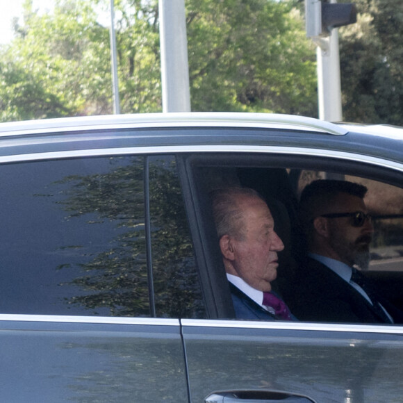 Le roi Juan Carlos Ier va rendre visite à son fils Le roi Felipe VI d'Espagne, de passage à Madrid en provenance de Vigo, le 23 mai 2022. Il s'agit de la première rencontre après que Juan Carlos I ait été contraint de quitter l'Espagne. Père et fils ne se sont pas vus depuis tout ce temps et il s'est seulement avéré qu'ils ont eu une conversation téléphonique le 15 mai dernier. 