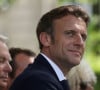 Le président français Emmanuel Macron et Gérard Larcher durant la Cérémonie pour la Journée nationale des mémoires de la traite, de l'esclavage et de leurs abolitions, au jardin du Luxembourg, à Paris, France, le 10 mai 2022