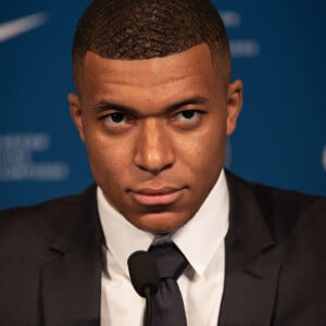 Kylian Mbappé lors d'une conférence de presse suite au renouvellement de son contrat au Paris Saint-Germain jusqu'en 2025, au Parc des Princes à Paris, France, le 23 mai 2022. © Aurelien Morissard/Panoramic/Bestimage