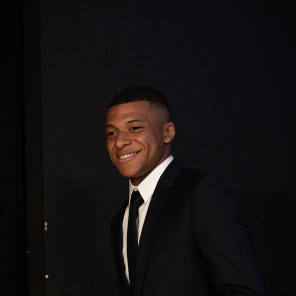 Kylian Mbappé lors d'une conférence de presse suite au renouvellement de son contrat au Paris Saint-Germain jusqu'en 2025, au Parc des Princes à Paris, France, le 23 mai 2022. © Aurelien Morissard/Panoramic/Bestimage