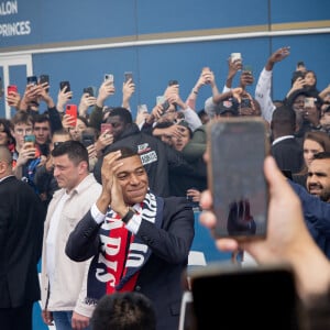 Kylian Mbappé après sa conférence de presse suite au renouvellement de son contrat au Paris Saint-Germain jusqu'en 2025, au Parc des Princes à Paris, France, le 23 mai 2022. © Aurelien Morissard/Panoramic/Bestimage