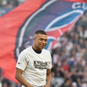 Kylian Mbappé Je reste lors du match de Ligue 1 Uber Eats "PSG - Metz (5-0)" au Parc des Princes à Paris, le 21 mai 2022.