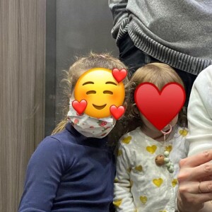 Marie-Ange Casta, son époux Marc-Antoine Le Bret et ses deux enfants. Instagram. Le 1er janvier 2022.