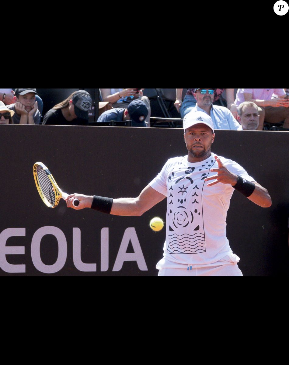 Jo-Wilfried Tsonga éliminé par le Slovaque Alex Molcan (6-4, 6-4) lors de l'Open Parc d'Auvergne Rhône Alpes à Lyon, le 16 mai 2022. © Sandrine Thesillat / Panoramic / Bestimage
