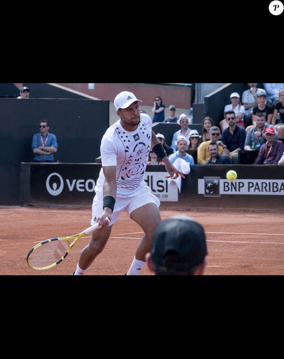 Jo-Wilfried Tsonga éliminé par le Slovaque Alex Molcan (6-4, 6-4) lors de l'Open Parc d'Auvergne Rhône Alpes à Lyon, le 16 mai 2022. © Sandrine Thesillat / Panoramic / Bestimage
