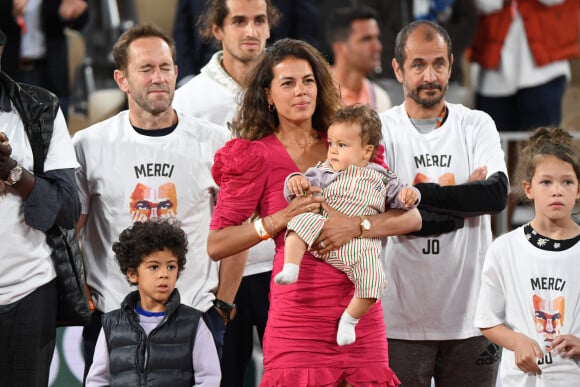 Noura El Shwekh avec ses fils - Dernier match de tennis pour Jo-Wilfried Tsonga au court Philippe-Chatrier des Internationaux de France de tennis de Roland Garros à Paris, France, le 24 mai 2022. © Chryslene Caillaud/Panoramic/Bestimage 