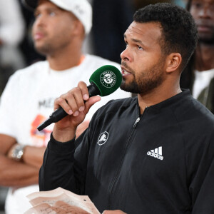 Jo-Wilfried Tsonga - Dernier match de tennis pour Jo-Wilfried Tsonga au court Philippe-Chatrier des Internationaux de France de tennis de Roland Garros à Paris, France, le 24 mai 2022. © Chryslene Caillaud/Panoramic/Bestimage 