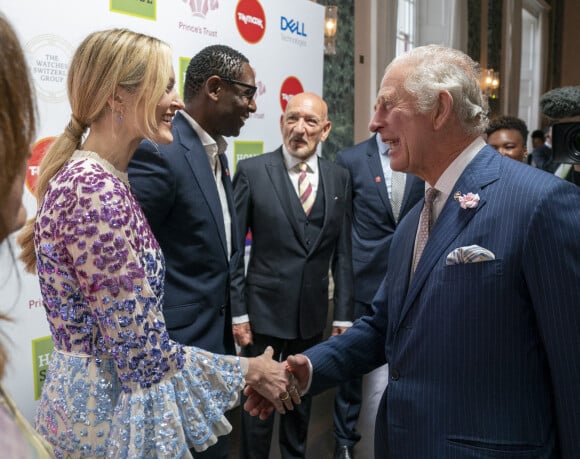 Le prince Charles, prince de Galles, Fearne Wood, David Harewood et Ben Kingsley lors de la soirée des Princes Trust and TKMaxx & Homesense awards au Palladium à Londres, Royaume Uni, le 24 mai 2022. 