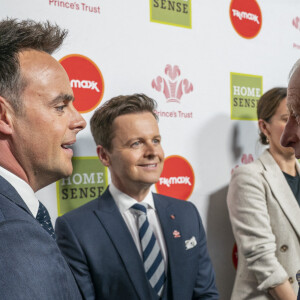 Le prince Charles, prince de Galles, Ant McPartlin et Declan Donelly lors de la soirée des Princes Trust and TKMaxx & Homesense awards au Palladium à Londres, Royaume Uni, le 24 mai 2022. 