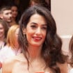 Amal Clooney glamour en robe bustier face au prince Charles, une Spice Girl au rendez-vous !