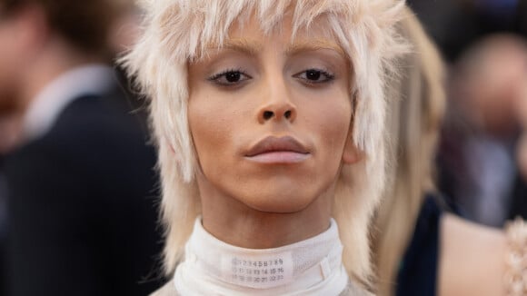 Cannes 2022 : Perruque déstructurée, moue boudeuse... Bilal Hassani méconnaissable