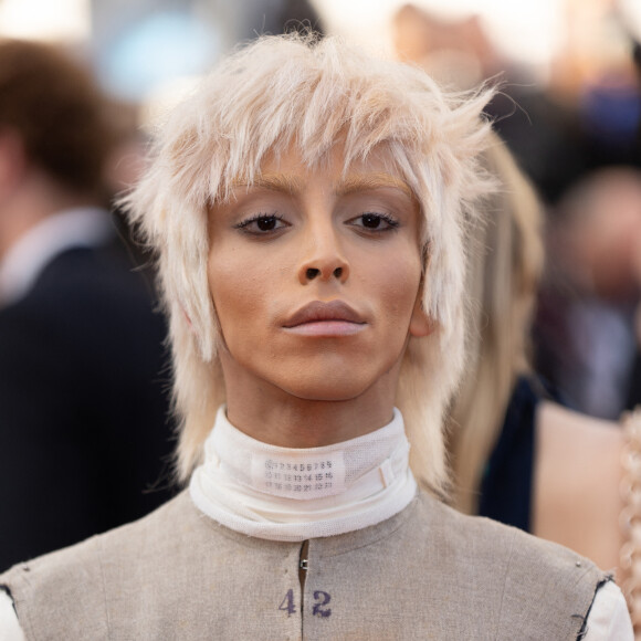 Bilal Hassani - Montée des marches du film " Elvis " lors du 75ème Festival International du Film de Cannes.  © Cyril Moreau / Bestimage 