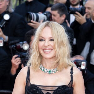 Kylie Minogue - Montée des marches du film « Elvis » lors du 75ème Festival International du Film de Cannes. Le 25 mai 2022 © Olivier Borde / Bestimage  Red carpet of the movie « The Innocent » during the 75th Cannes International Film Festival. On may 24th 2022 