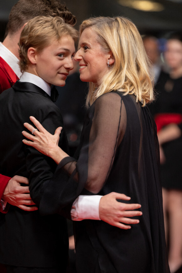 Eden Dambrine et Léa Drucker - Montée des marches du film "Close" lors du 75ème Festival International du Film de Cannes, le 26 mai 2022.