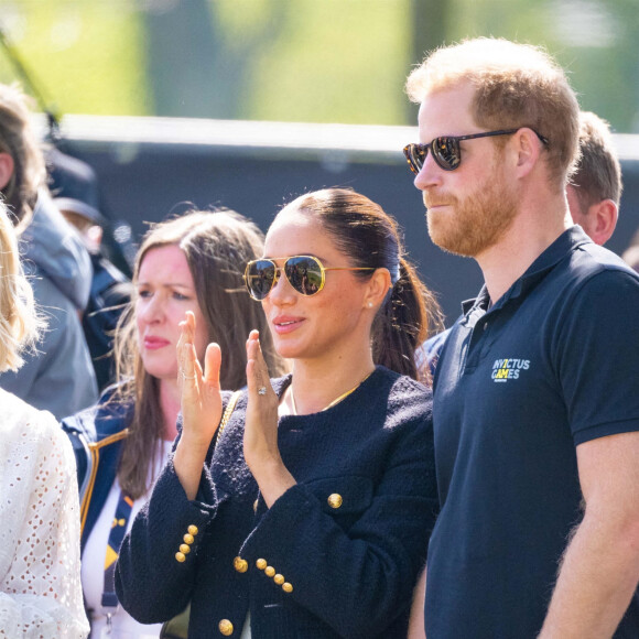 Le prince Harry et Meghan Markle lors du "Land Rover Challenge" au premier jour des Invictus Games 2020 à La Haye, le 16 avril 2022.