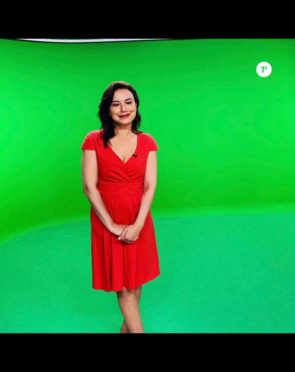 Anaïs Baydemir en plateau pour présenter la météo de France 2