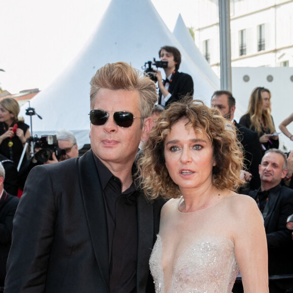 Benjamin Biolay (membre du jury Un Certain Regard), Valeria Golino, présidente du jury Un Certain Regard - Montée des marches du film " Un petit frère " lors du 75ème Festival International du Film de Cannes. Le 27 mai 2022 © Cyril Moreau / Bestimage 